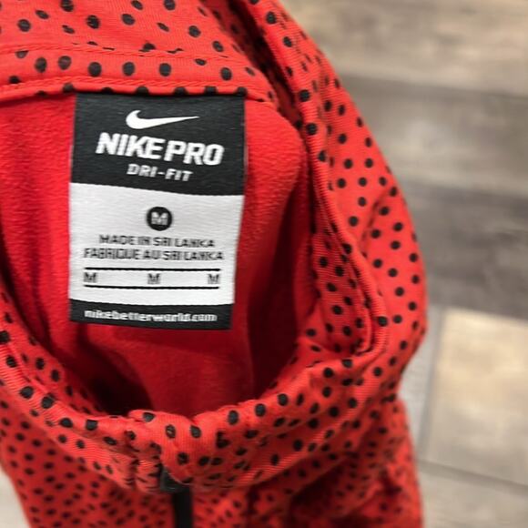 Nike Pro Women's Polka Dot Half Zip Activewear Pullover Red Black Size M - Picture 8 of 8